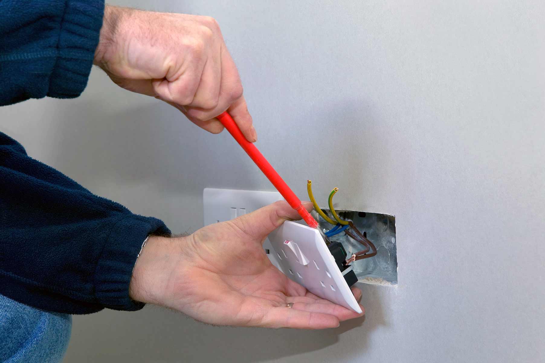 Our electricians can install plug sockets for domestic and commercial proeprties in Kilmarnock and the local area. 